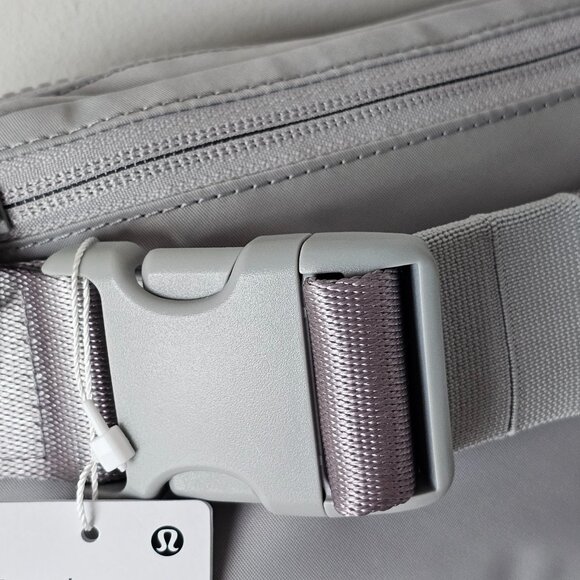NWT LULULEMON Everywhere Belt Bag 1L SILD Silver Grey - Picture 8 of 12